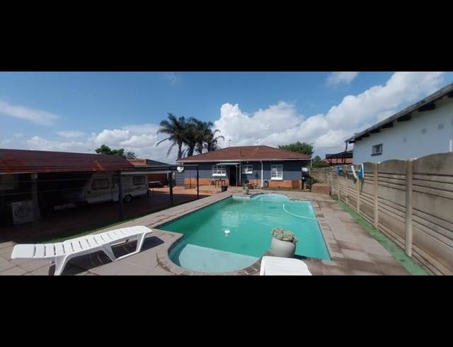 3 BEDROOM HOUSE FOR SALE IN HOMESTEAD